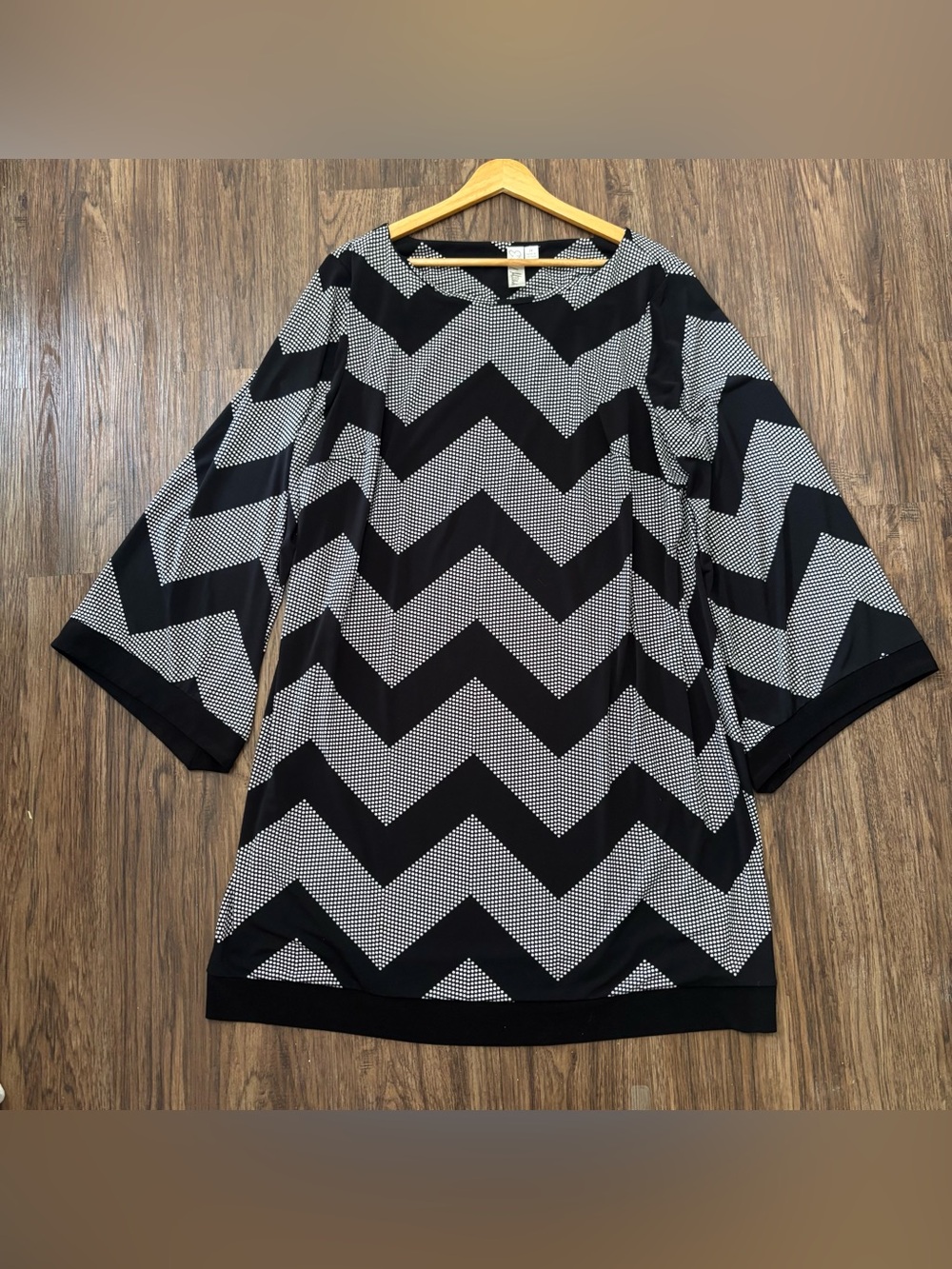 Emma & Michele 2XL Black White Chevron Bell Sleeve Shift Dress